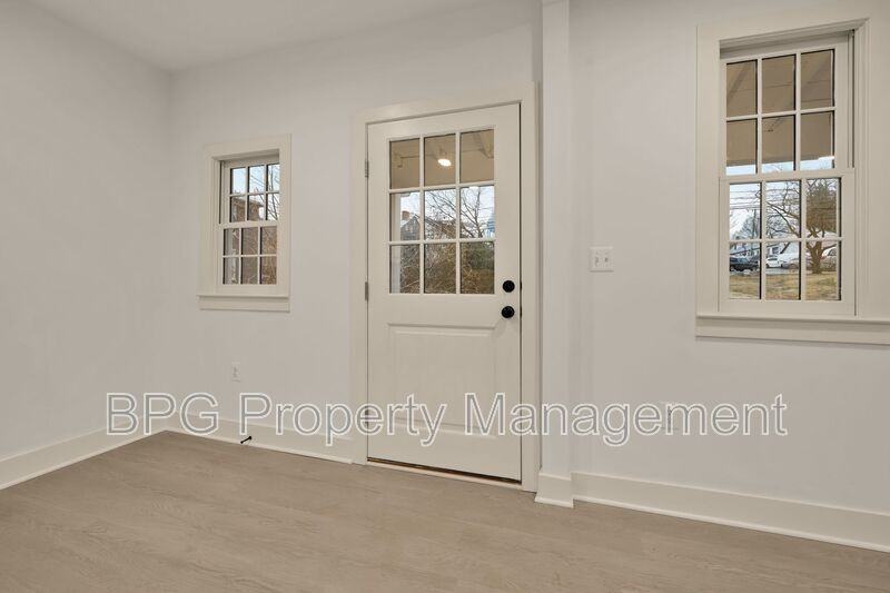 96 E Lee St #B - Photo 2 of 24