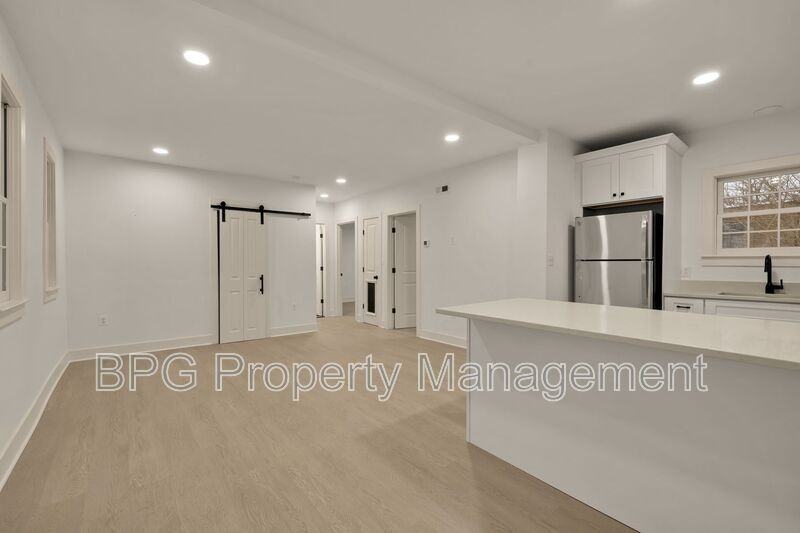 96 E Lee St #B - Photo 4 of 24