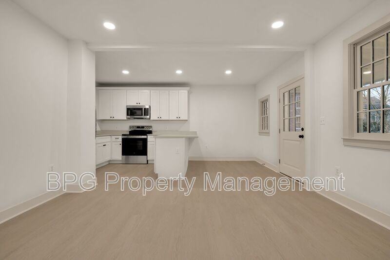 96 E Lee St #B - Photo 7 of 24