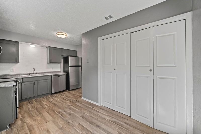 511 N Elm St #A - Photo 2 of 33