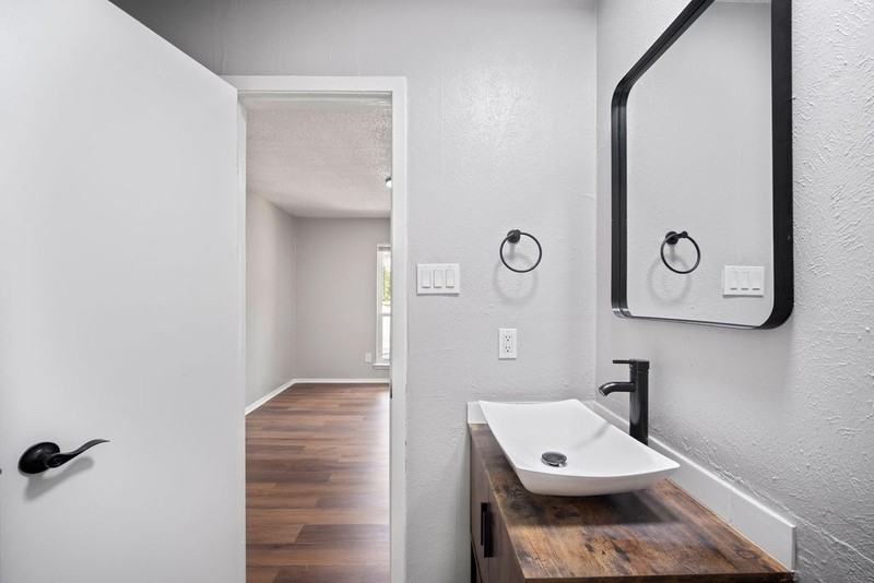 511 N Elm St #A - Photo 3 of 33