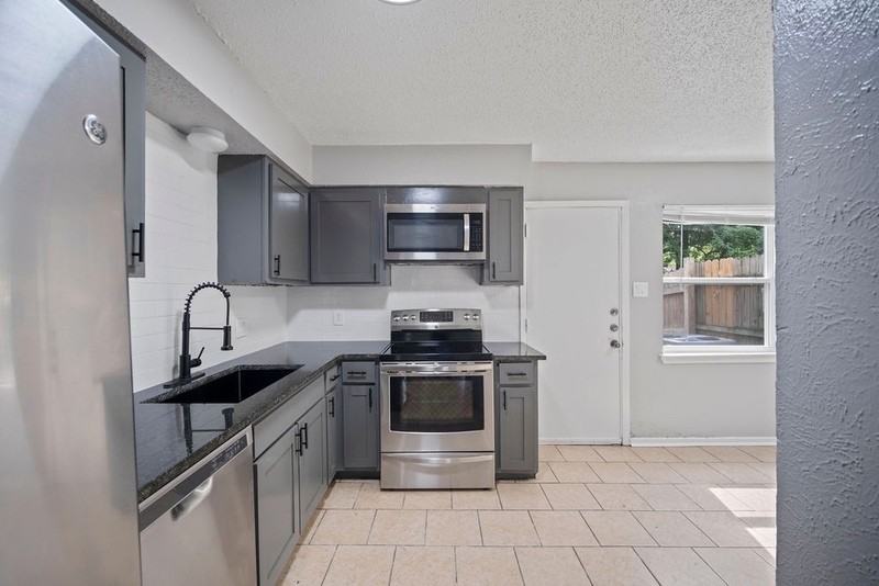 511 N Elm St #A - Photo 5 of 33