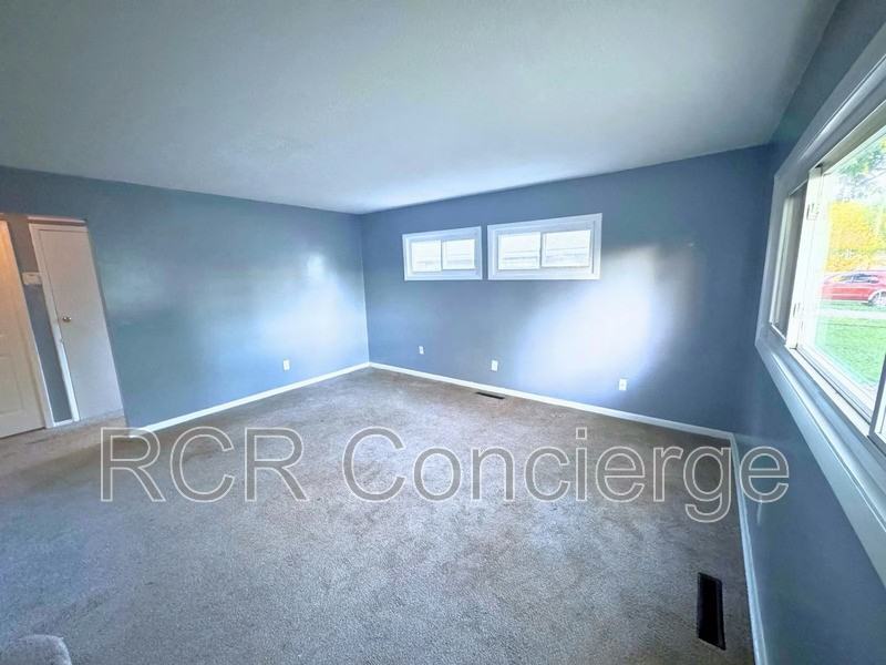 2294 Minnesota Ave - Photo 4 of 23