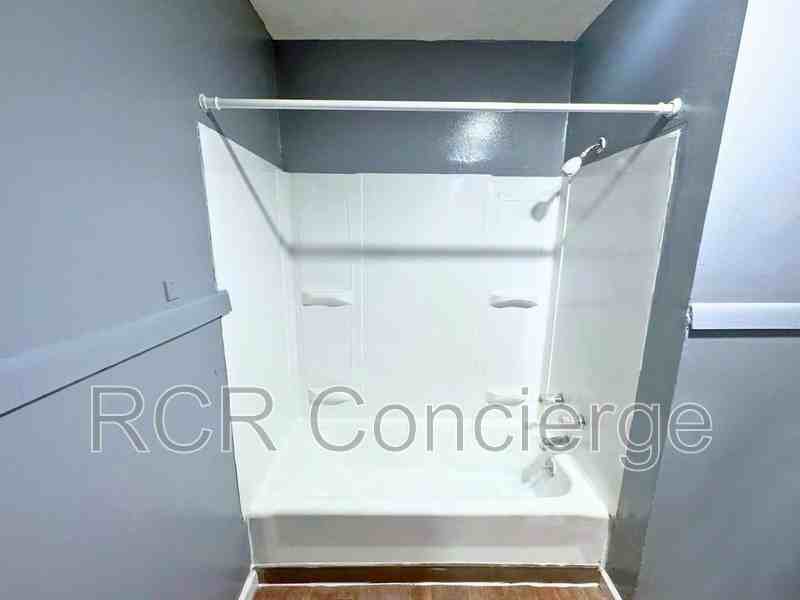 2294 Minnesota Ave - Photo 7 of 23