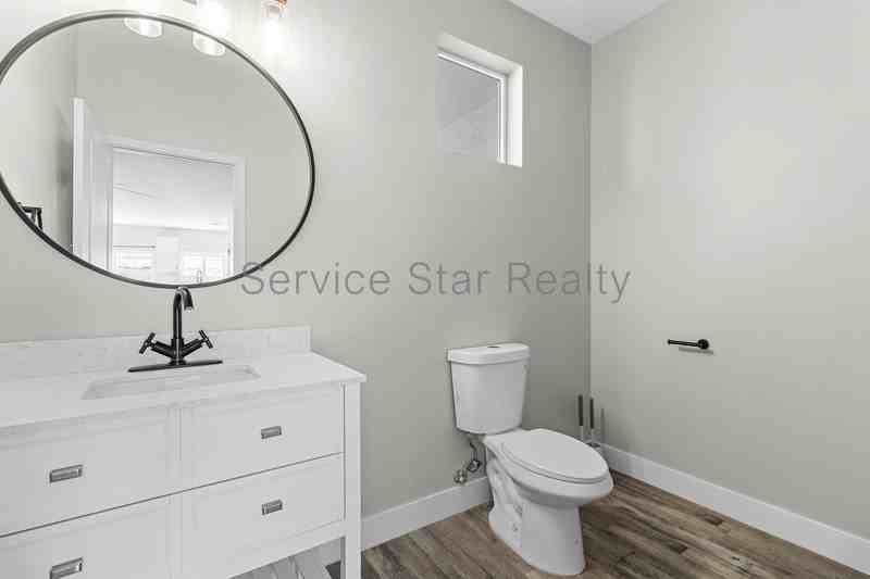 1917 W Sherman St #B - Photo 5 of 10