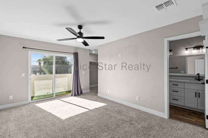 1917 W Sherman St #B - Photo 6 of 10