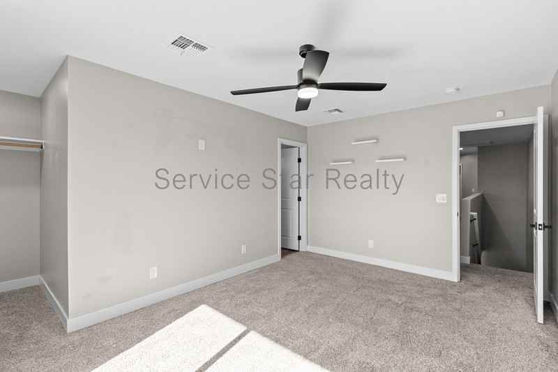 1917 W Sherman St #B - Photo 7 of 10