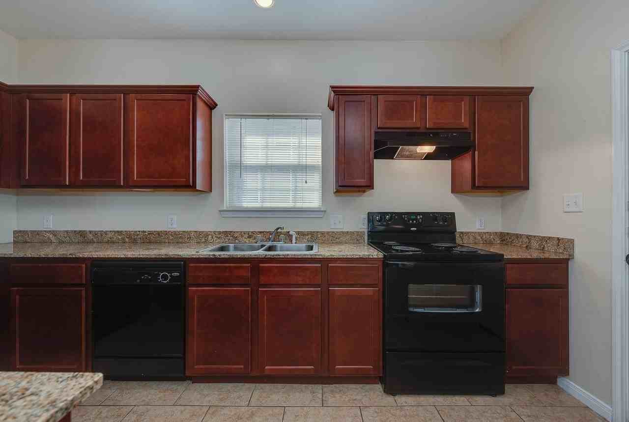 Richmond Ridge Townhomes - RR - Photo 2 of 19