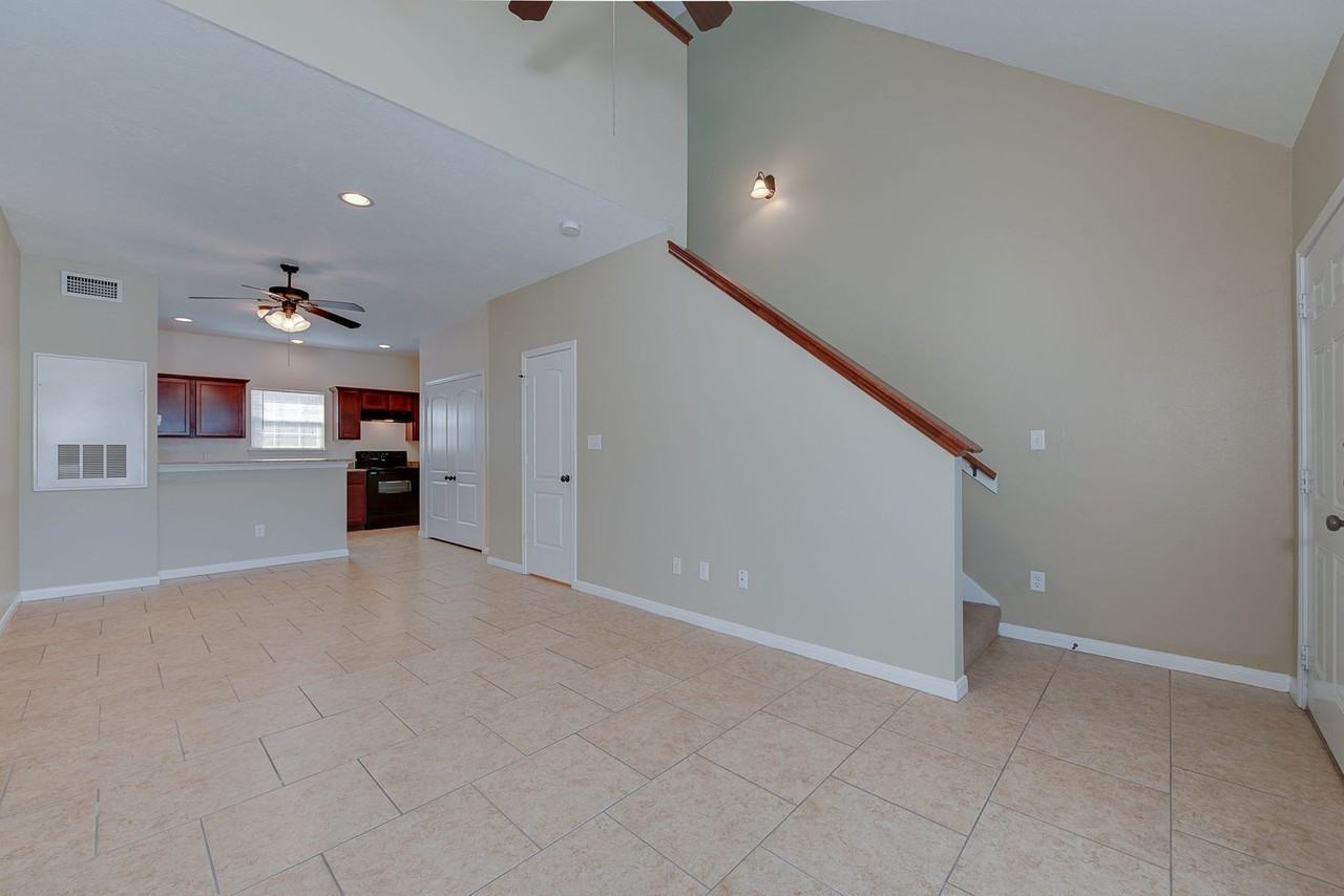 Richmond Ridge Townhomes - RR - Photo 4 of 19