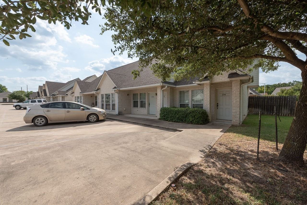 Richmond Ridge Townhomes - RR - Photo 5 of 19