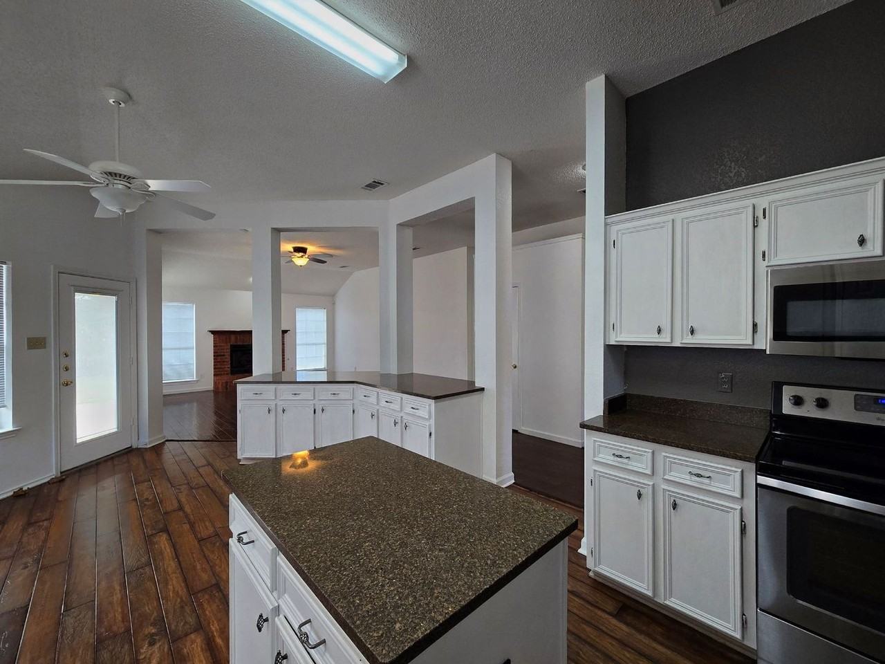 2403 Creek Dr - Photo 2 of 27