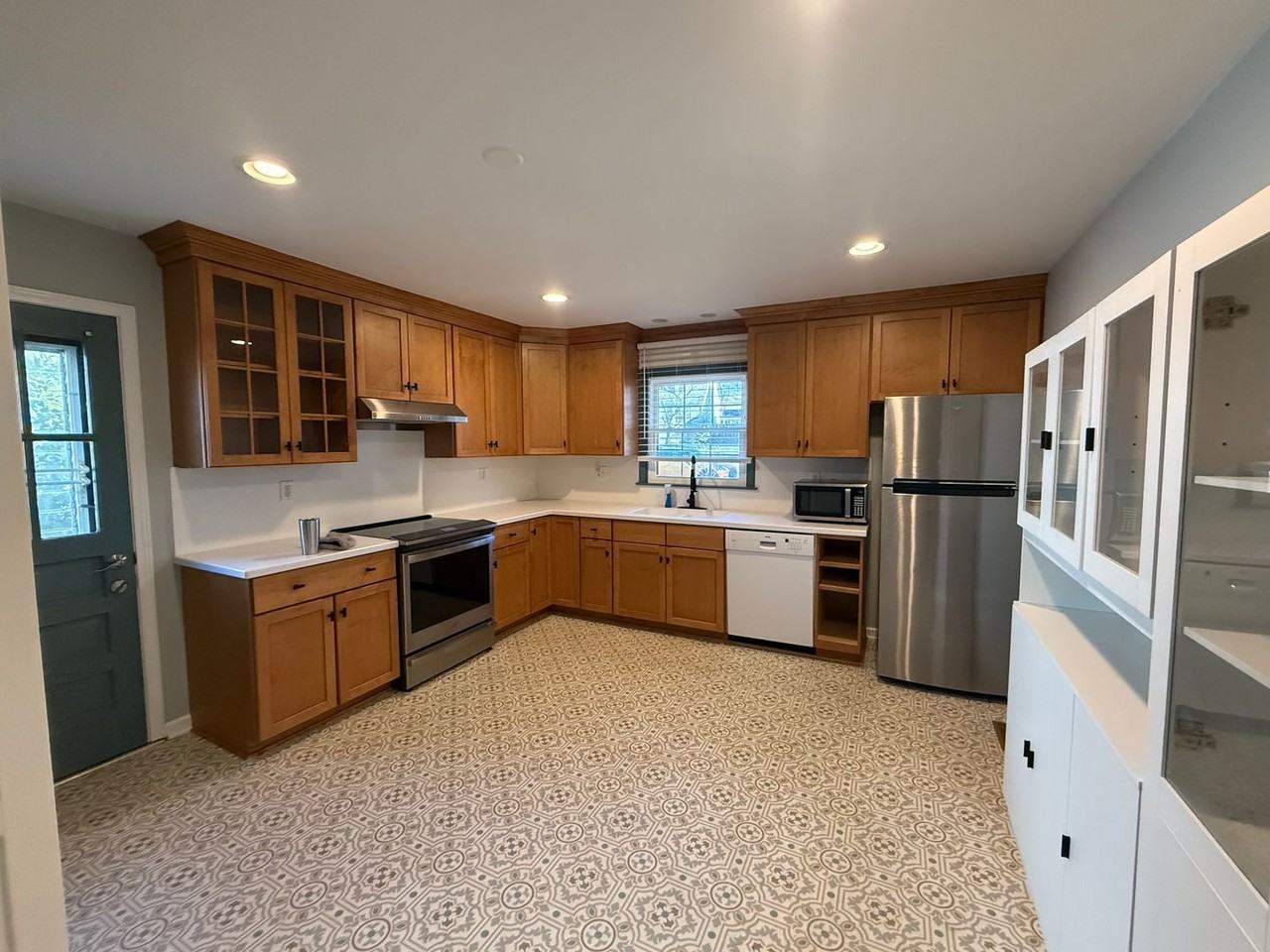 6523 Kensington Ave - Photo 5 of 22