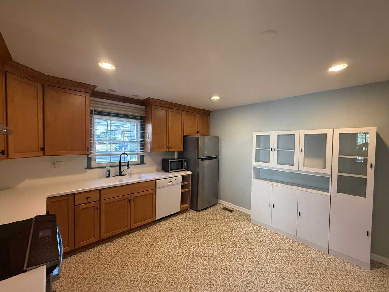 6523 Kensington Ave - Photo 6 of 22