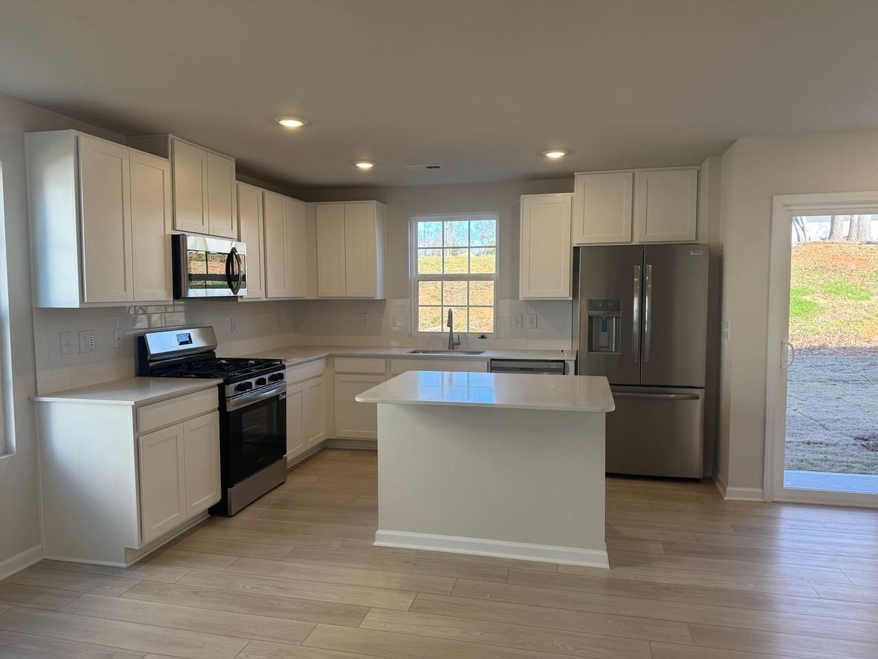 832 832 Powder Branch Drive - Photo 4 of 27