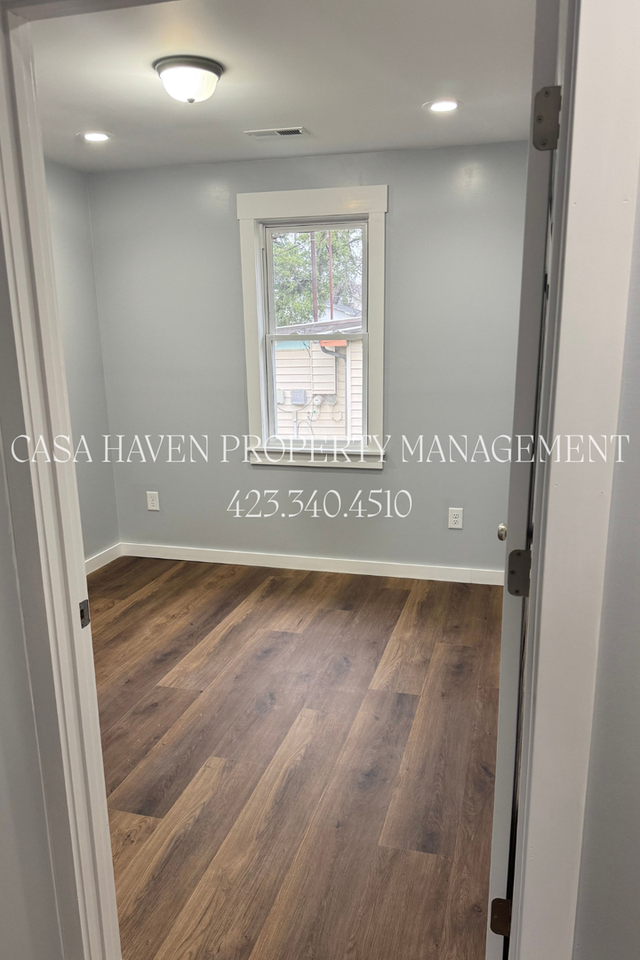 913 E Myrtle Ave #1 - Photo 6 of 10