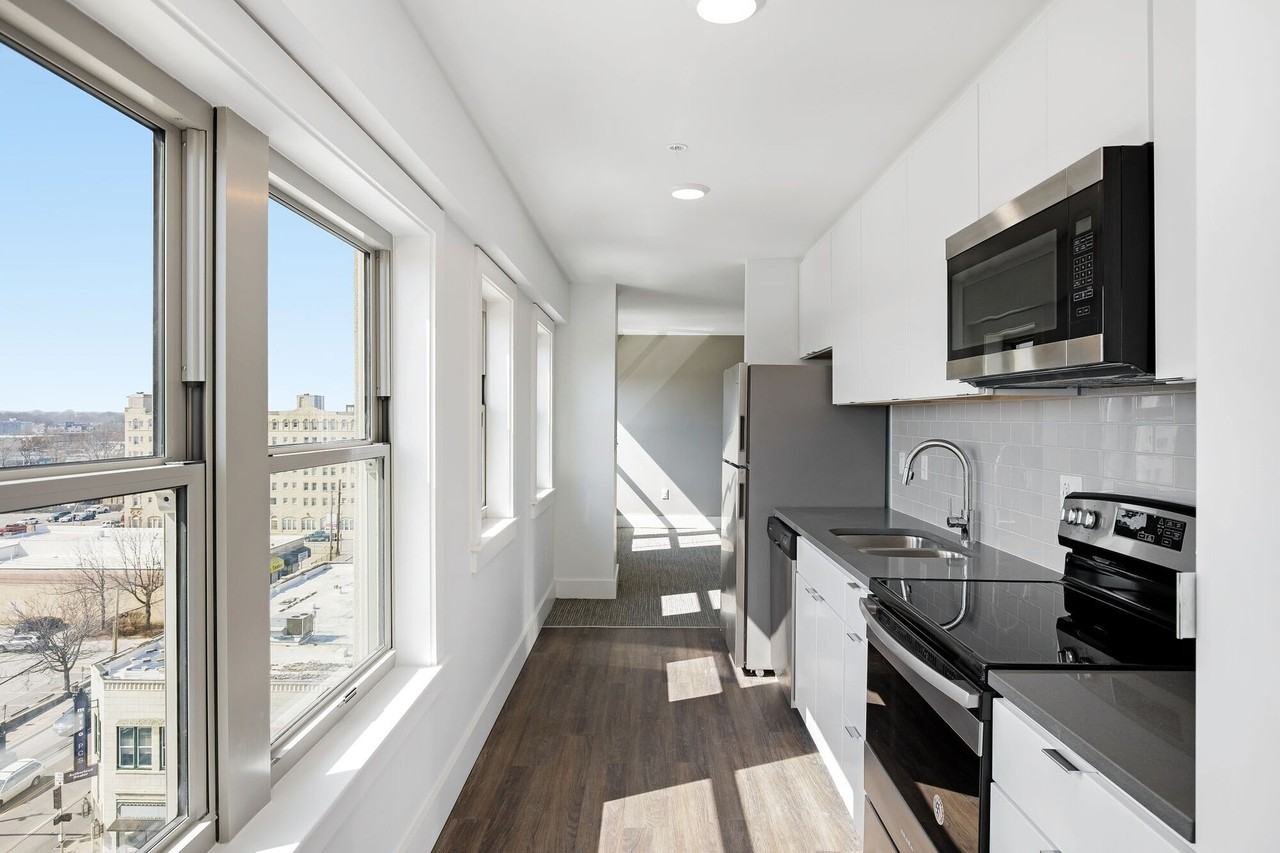 The Netherland Apartments - Photo 7 of 35