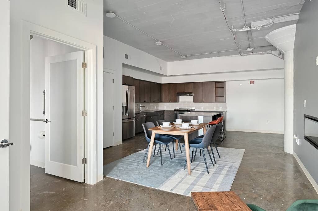 The Monarch Apartments - Photo 2 of 15