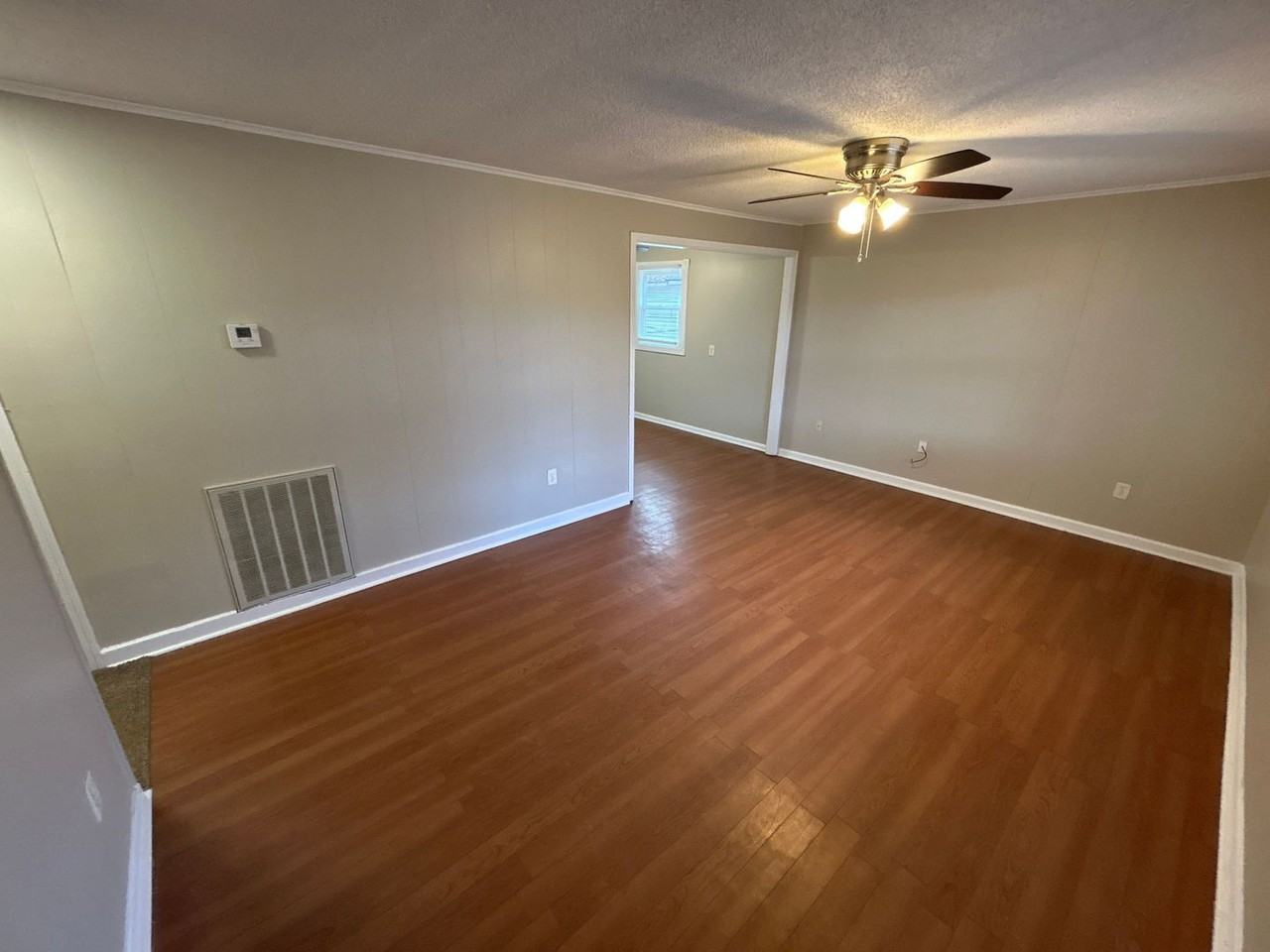 887 Par Ave - Photo 2 of 14