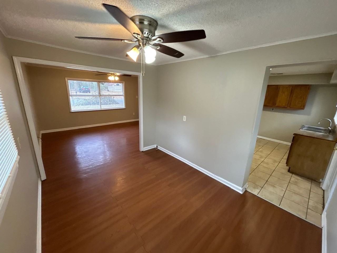 887 Par Ave - Photo 5 of 14