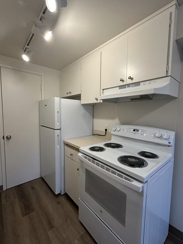 Spar: 4209 30th Ave SW - Photo 7 of 13