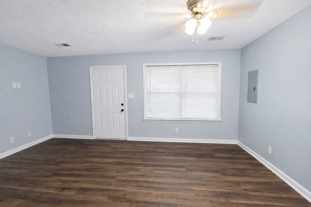 1134 Timothy Ave - Photo 3 of 33