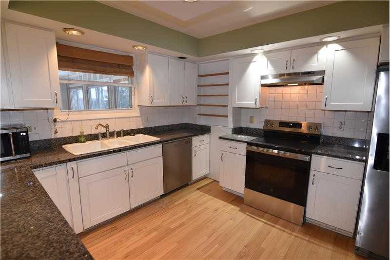 19 Rustic Dr - Photo 7 of 50