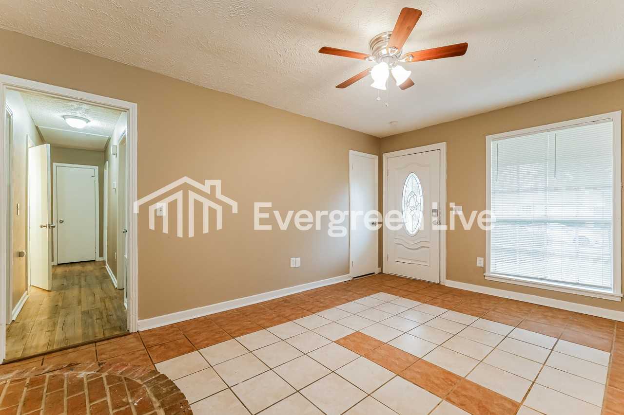 205 Larado Dr - Photo 3 of 15