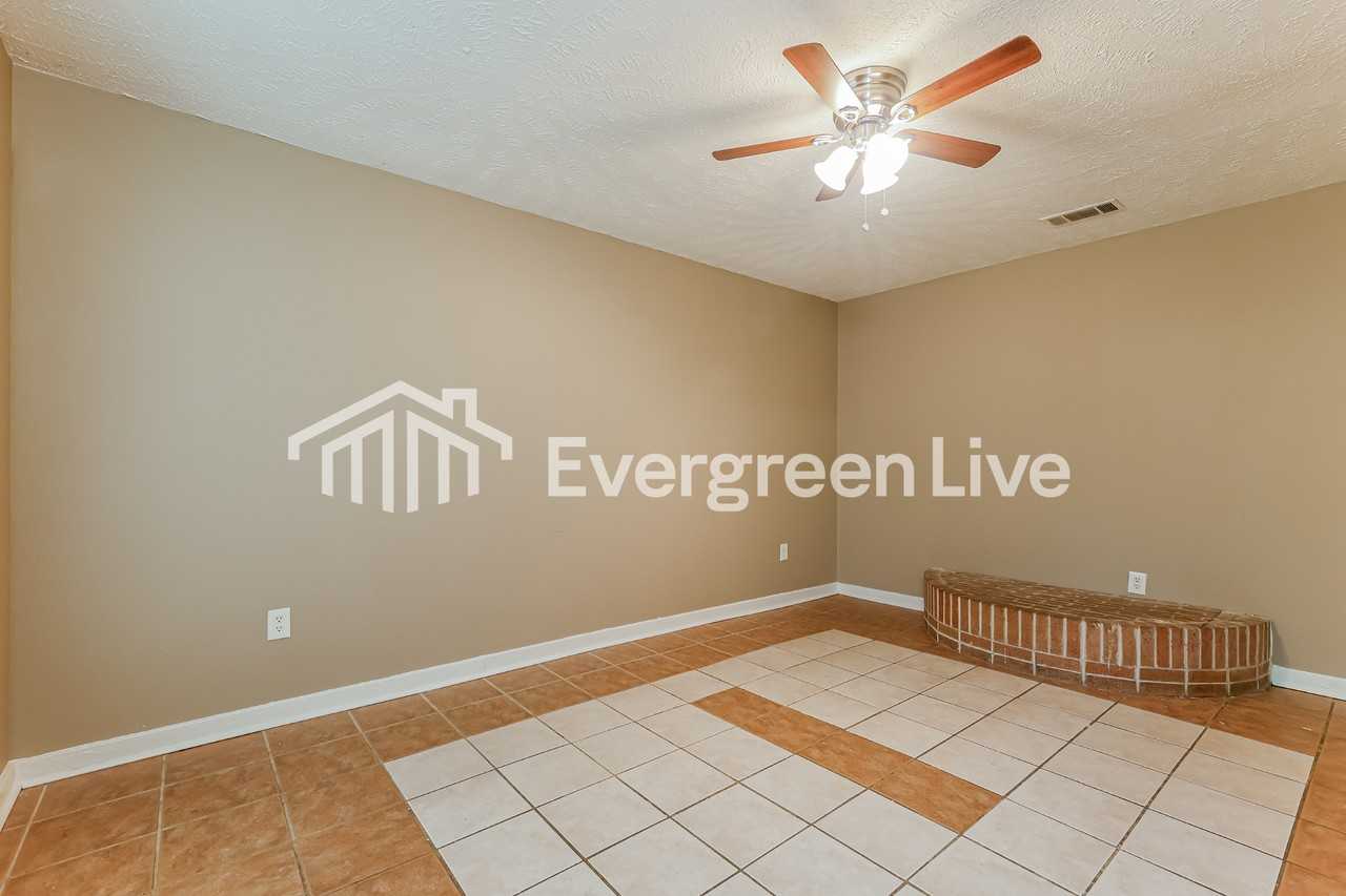 205 Larado Dr - Photo 4 of 15