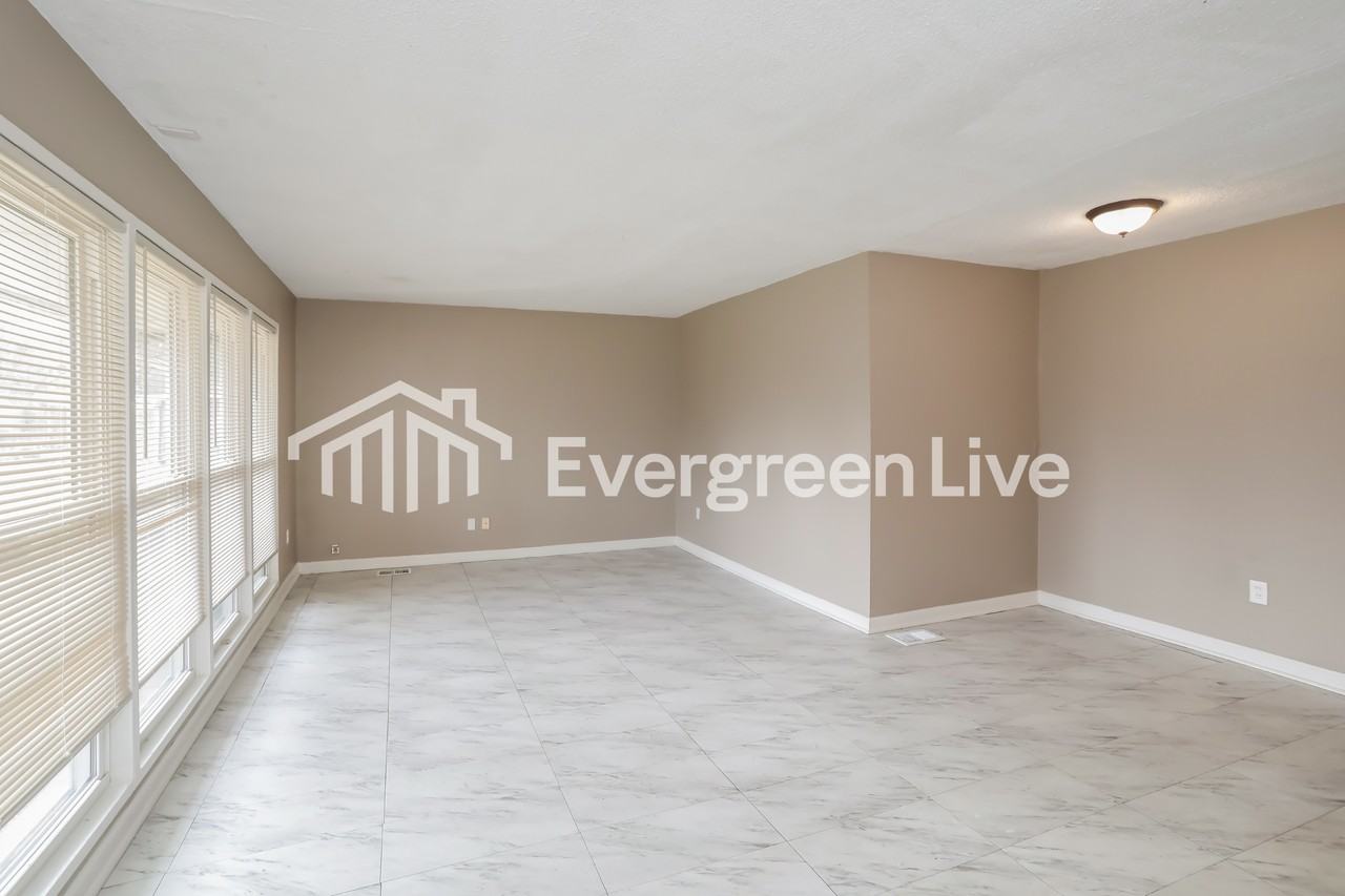 1277 Landis Ln - Photo 4 of 15