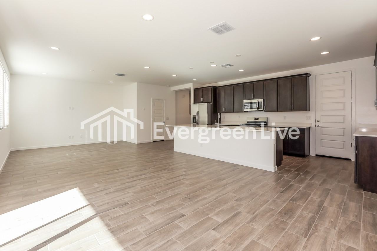 10131 E Ulysses Ave - Photo 4 of 15