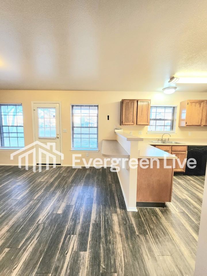 221 Fireball Dr - Photo 5 of 21