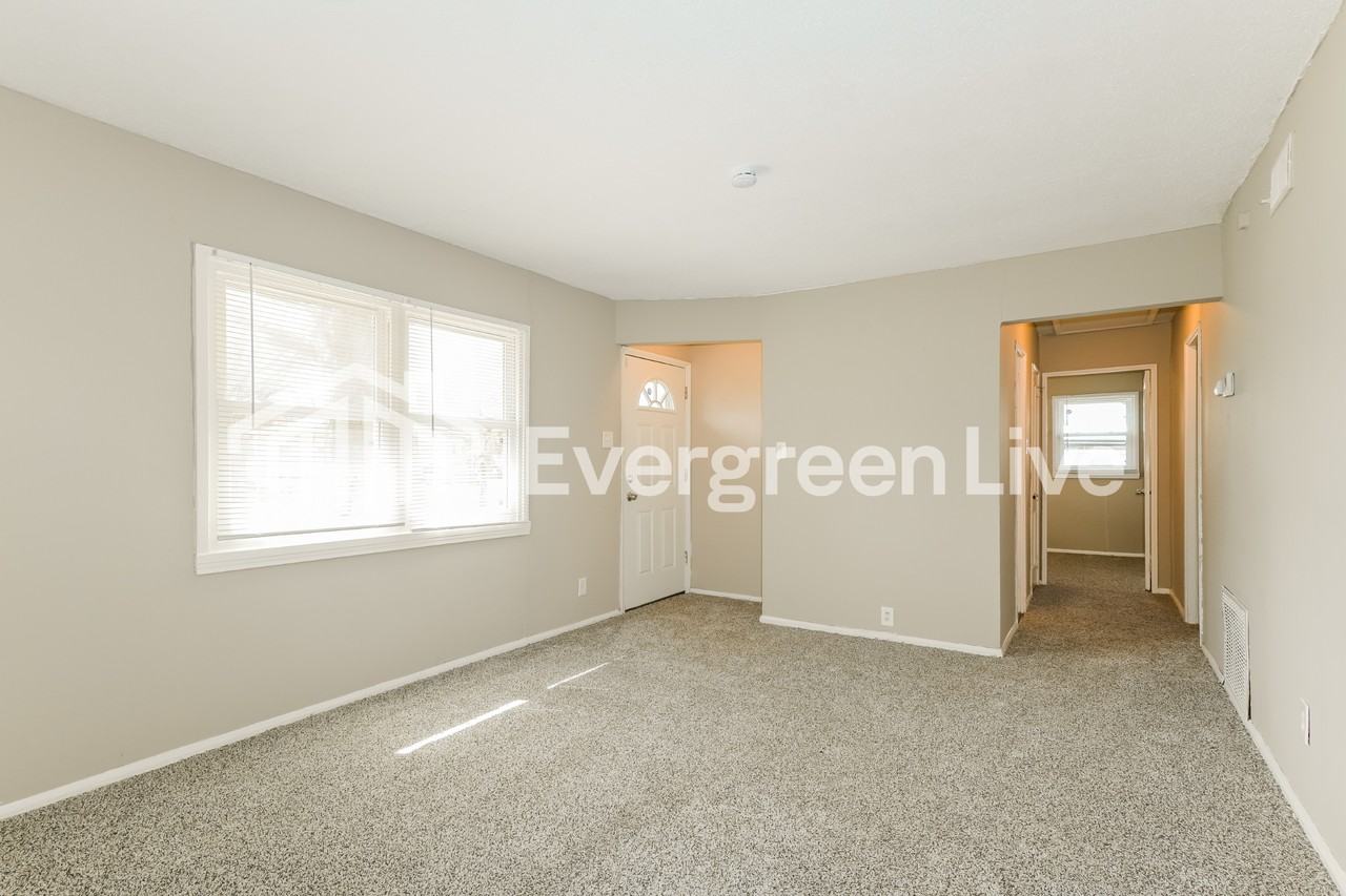 13 Saint Benedict Ct - Photo 3 of 15