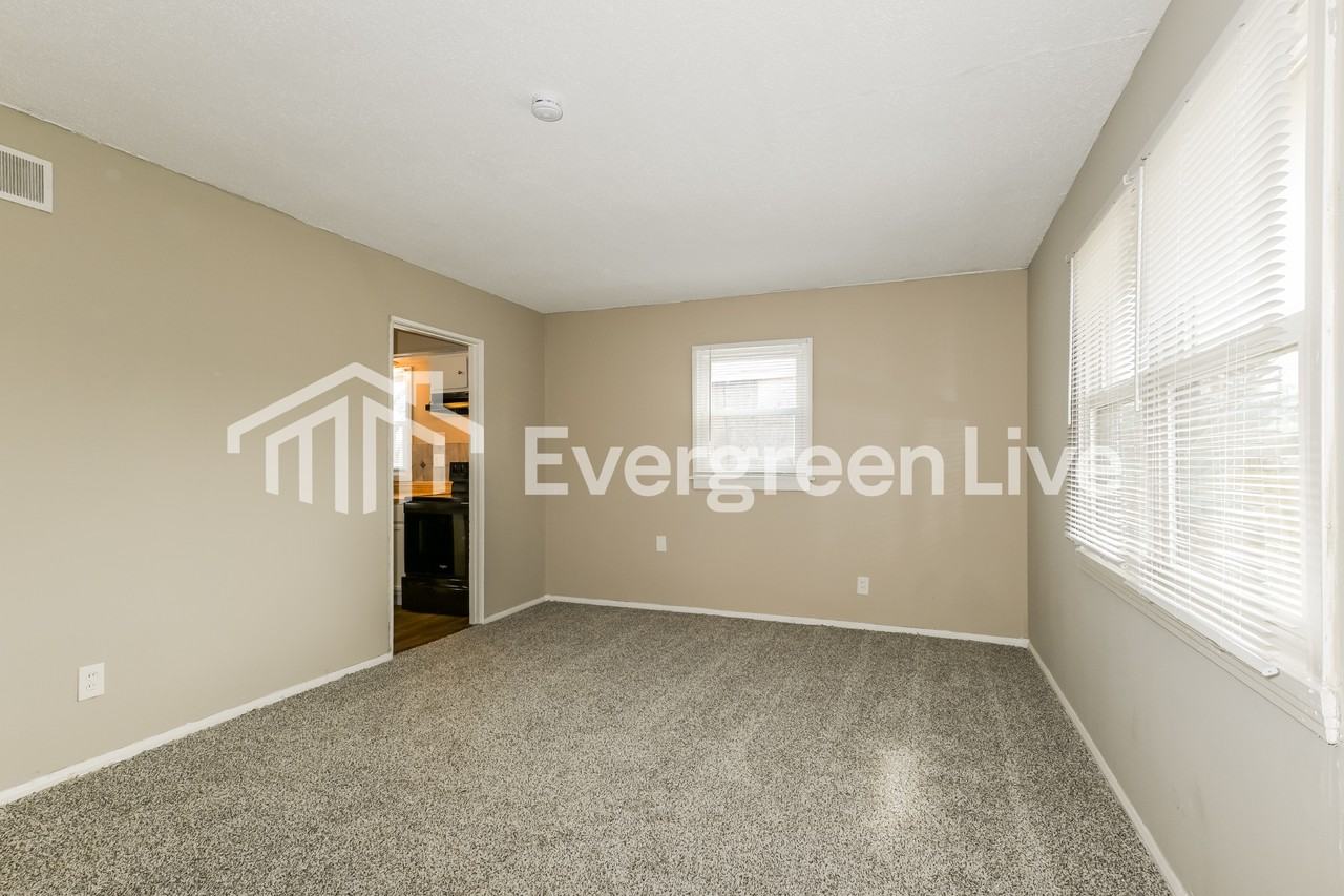 13 Saint Benedict Ct - Photo 4 of 15