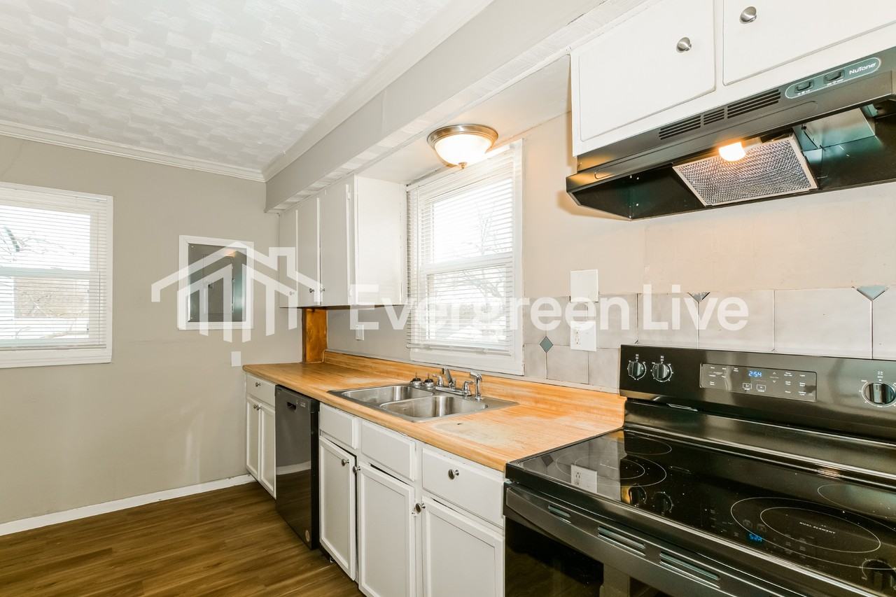 13 Saint Benedict Ct - Photo 5 of 15