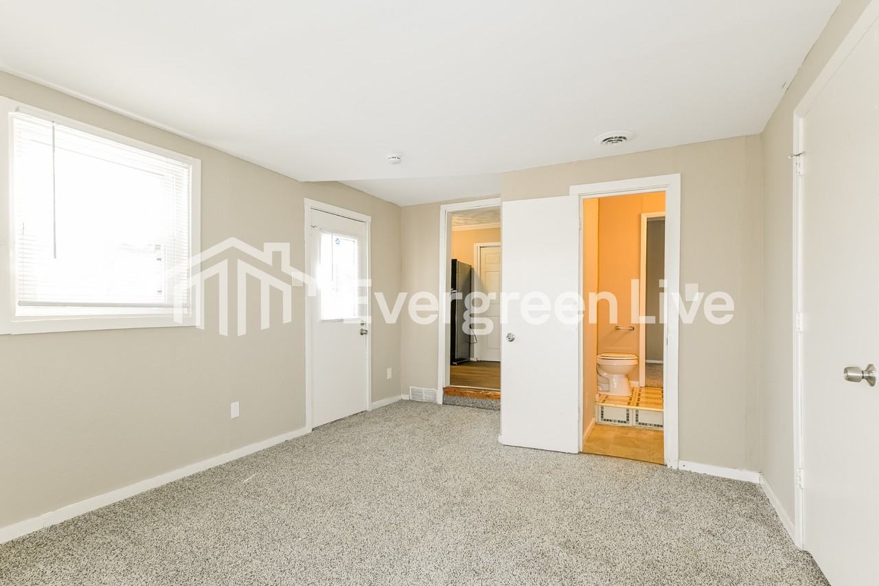 13 Saint Benedict Ct - Photo 7 of 15