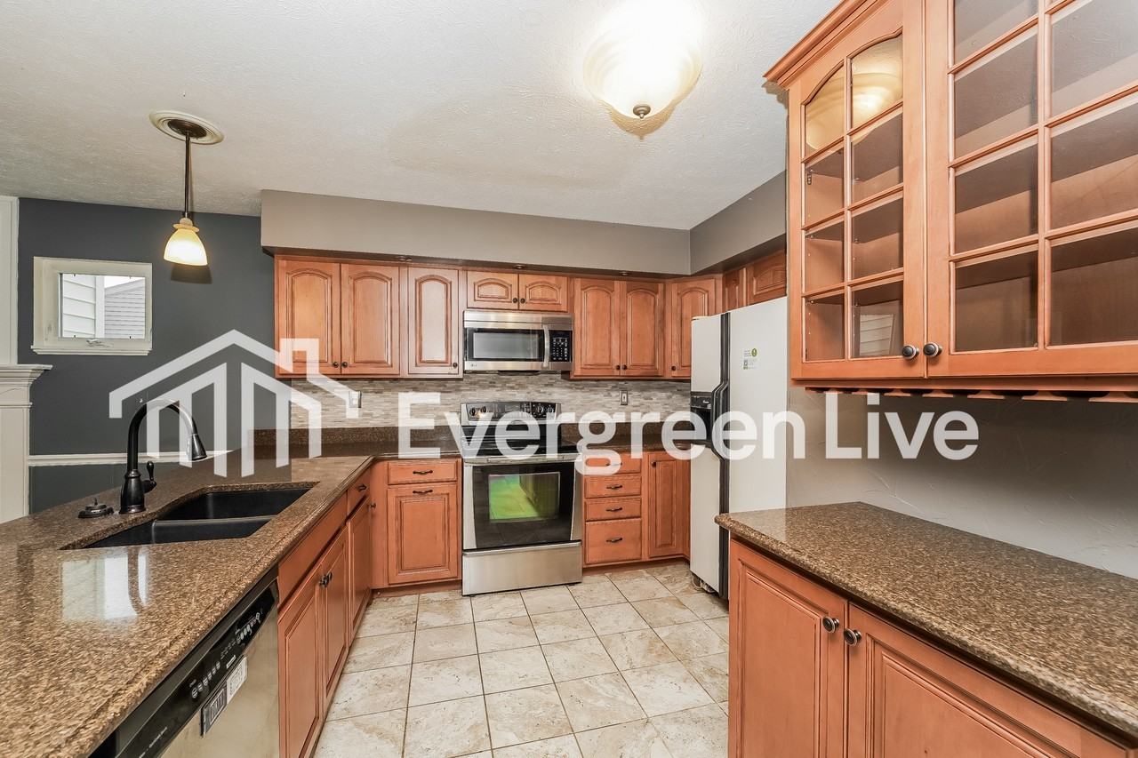 33966 Harding Ave - Photo 5 of 10