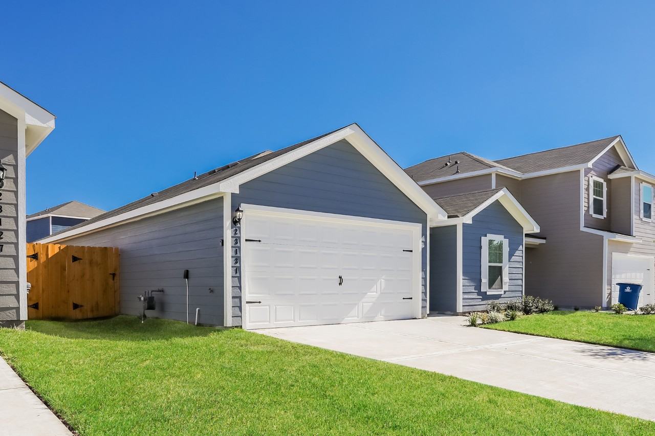 23131 Shakespeare Dr - Photo 3 of 32