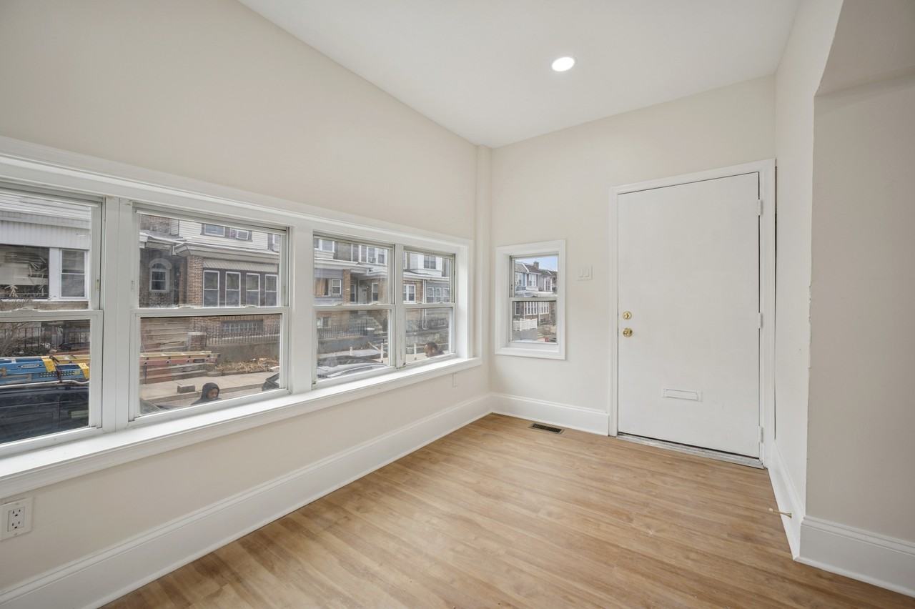 5935 Windsor Ave - Photo 3 of 25