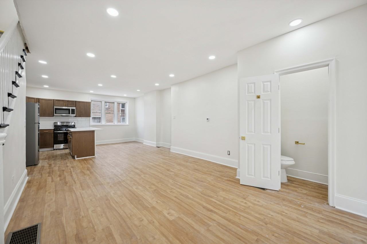 5935 Windsor Ave - Photo 5 of 25