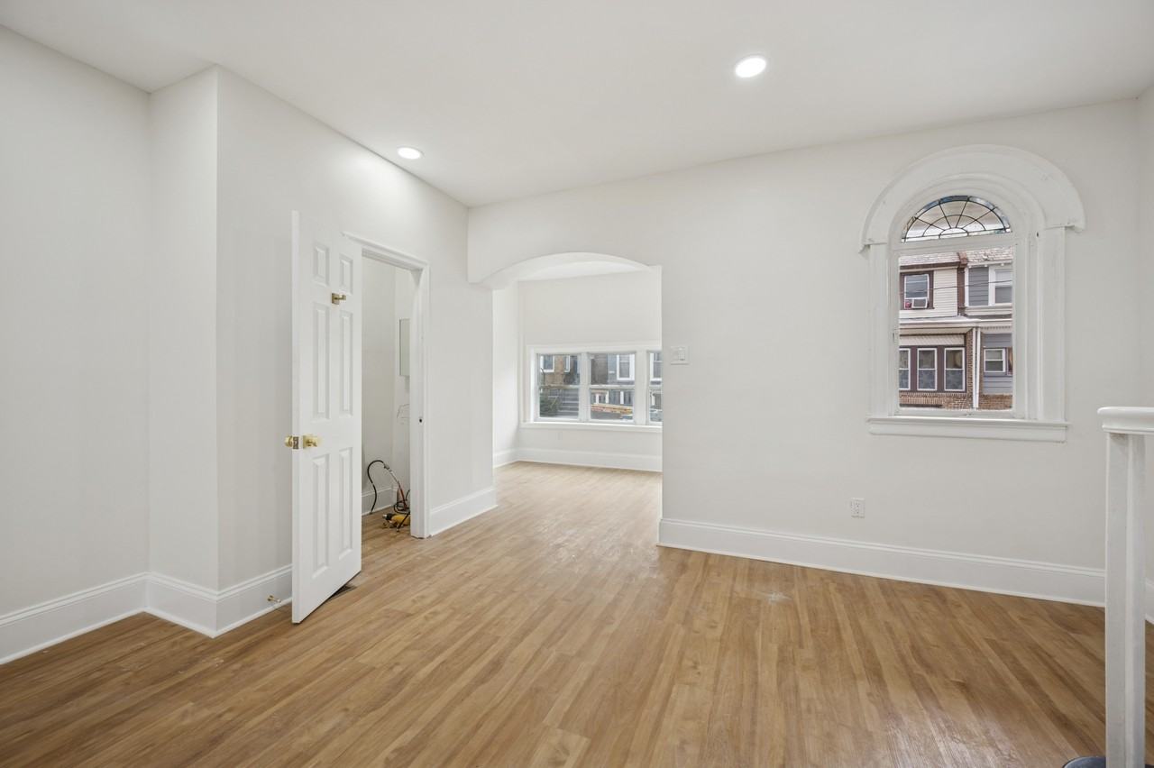 5935 Windsor Ave - Photo 6 of 25