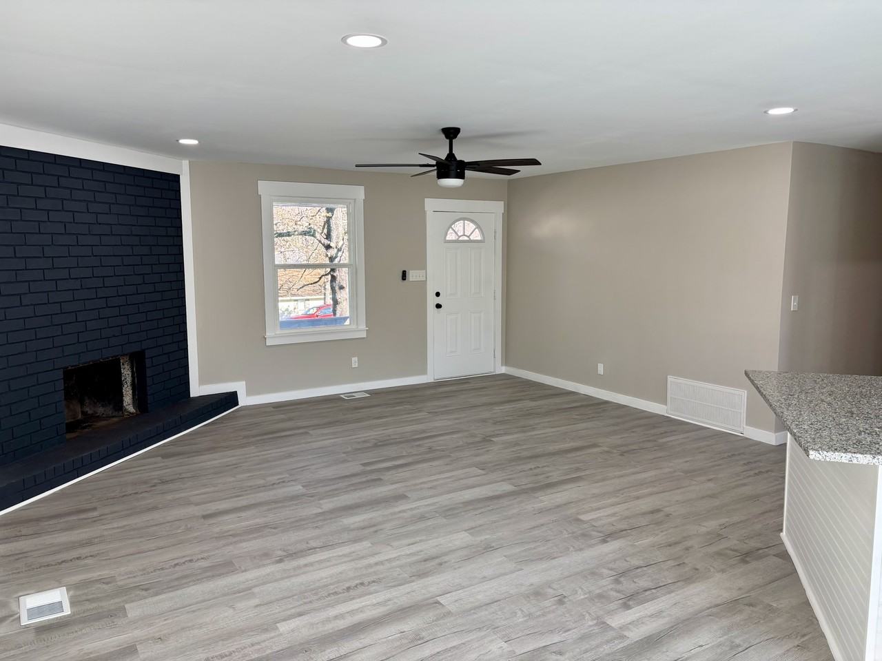 1136 Chadford Rd - Photo 7 of 34