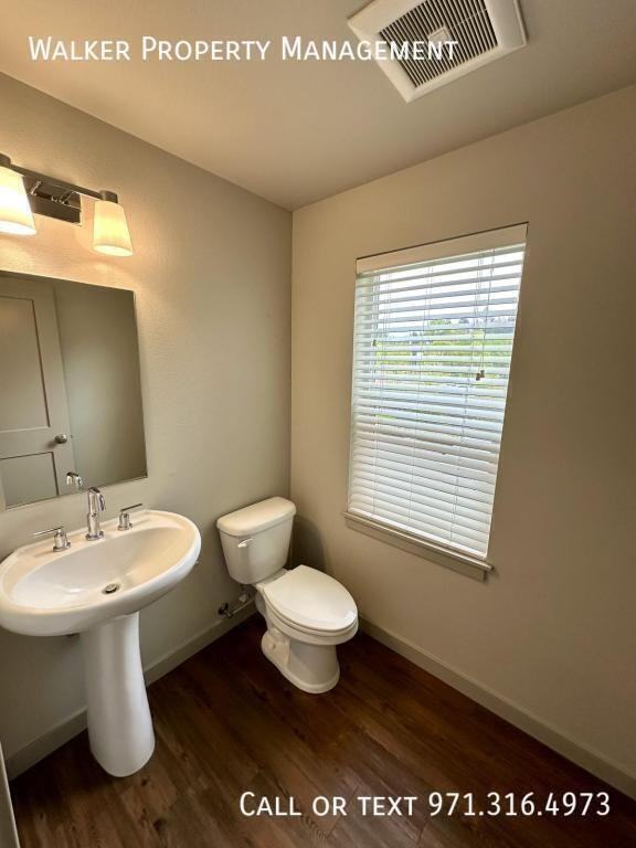 Oregon St Townhomes - Photo 6 of 26