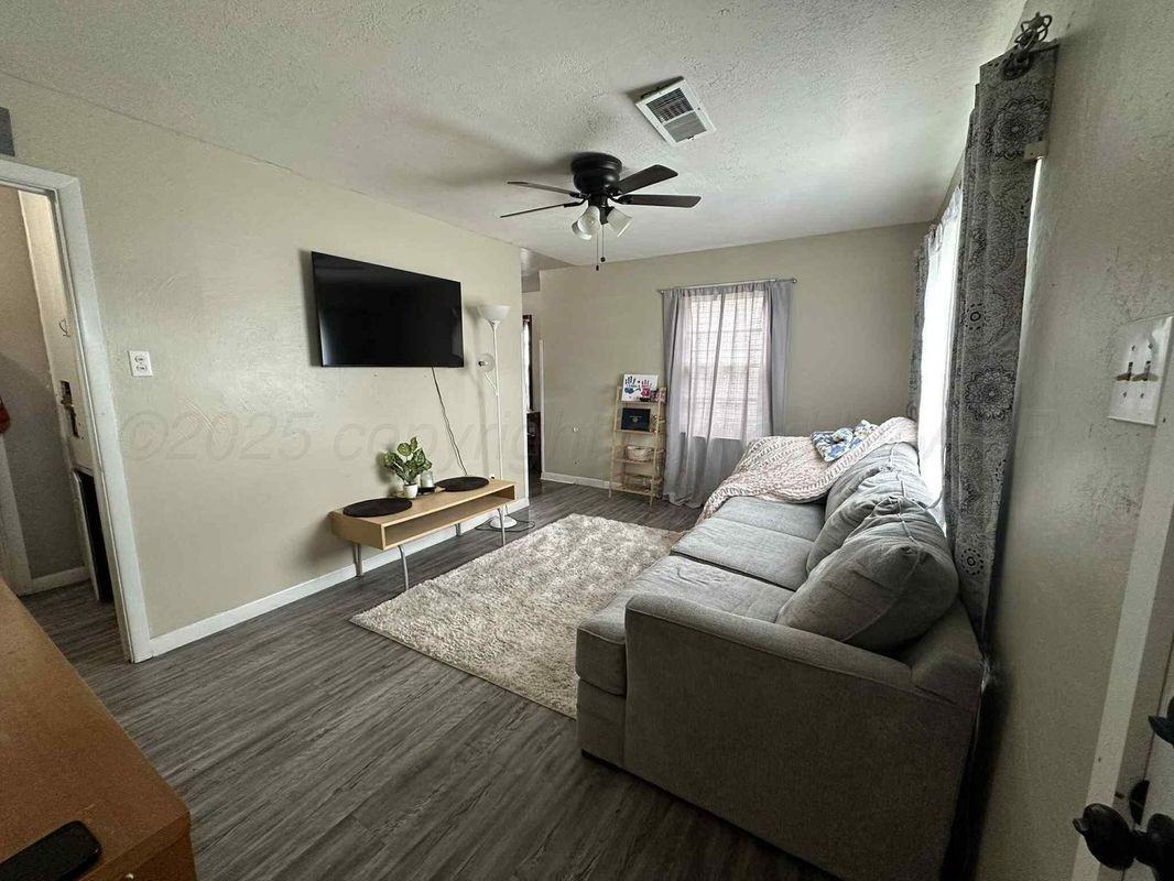 4638 S Bonham St - Photo 2 of 7