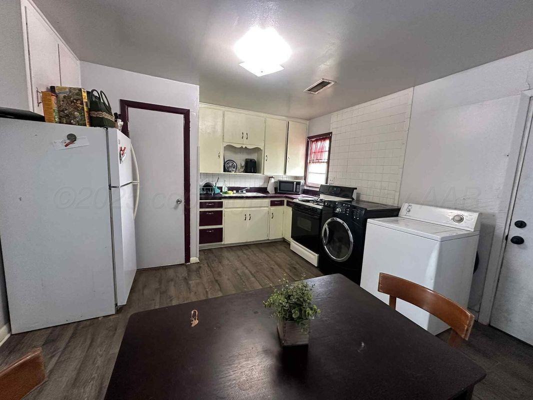 4638 S Bonham St - Photo 3 of 7