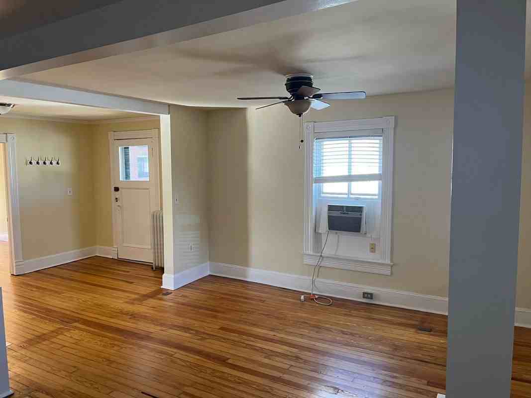 619 Caroline St - Photo 7 of 10