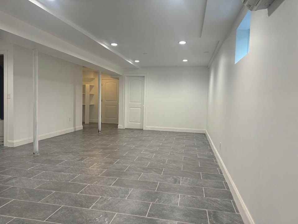 192 Brookfield Ave - Photo 2 of 5