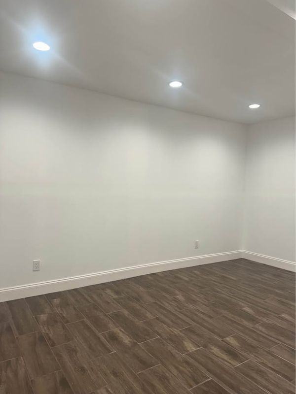 192 Brookfield Ave - Photo 3 of 5