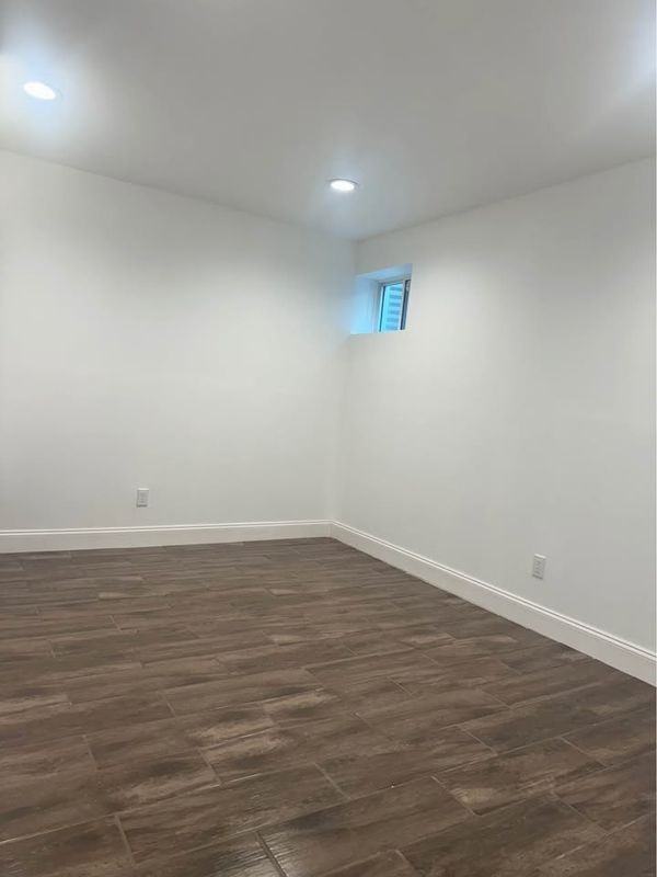 192 Brookfield Ave - Photo 4 of 5