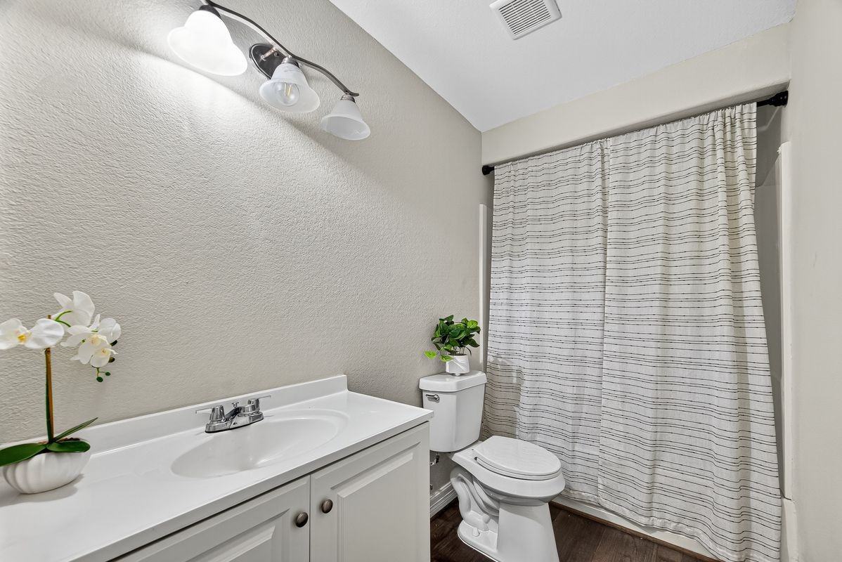 2217 10th St - Photo 5 of 13