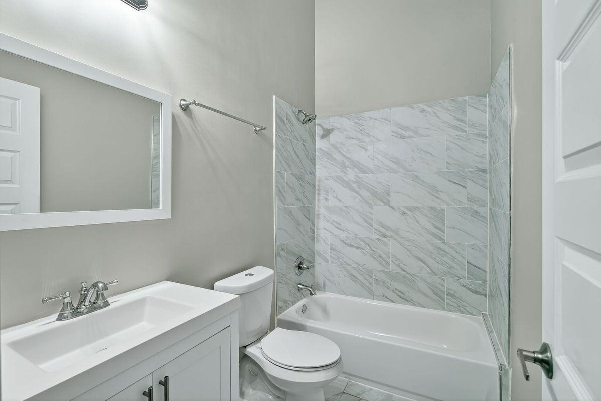 2600 Banks St - Photo 7 of 11